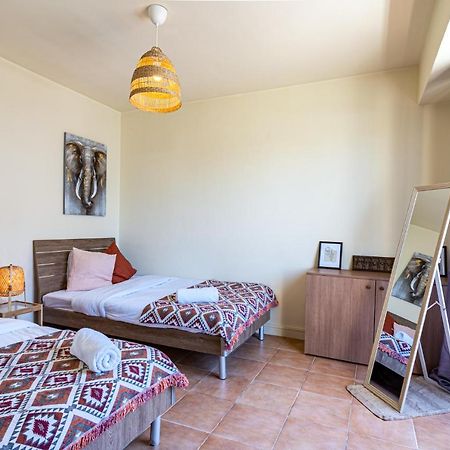 Celine'S 2 Bedrooms Apartment In Larnaca Center Esterno foto