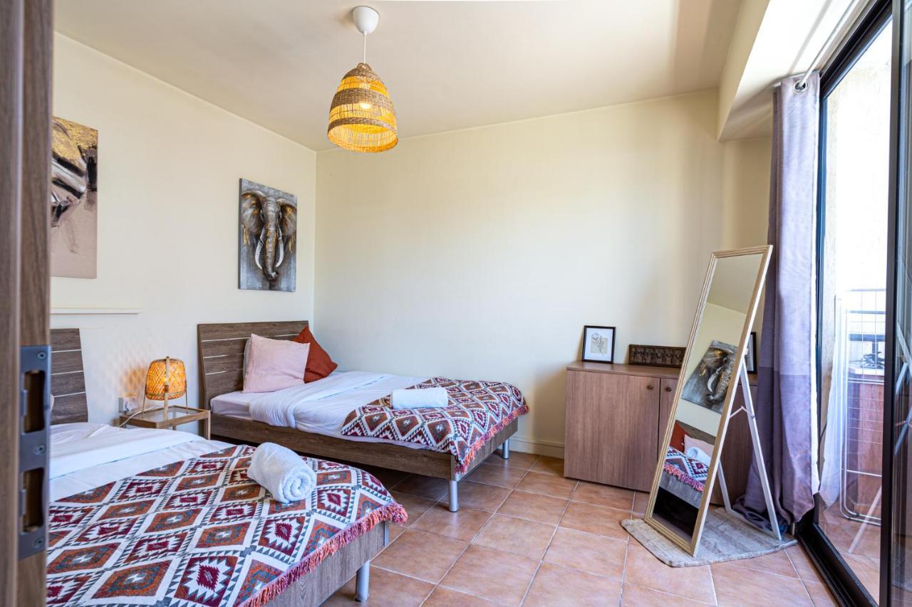 Celine'S 2 Bedrooms Apartment In Larnaca Center Esterno foto