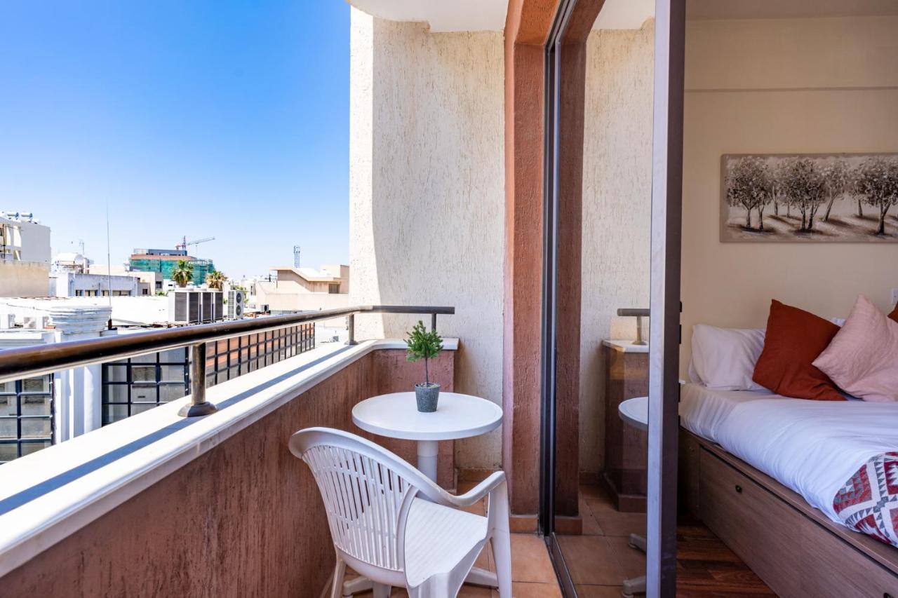 Celine'S 2 Bedrooms Apartment In Larnaca Center Esterno foto